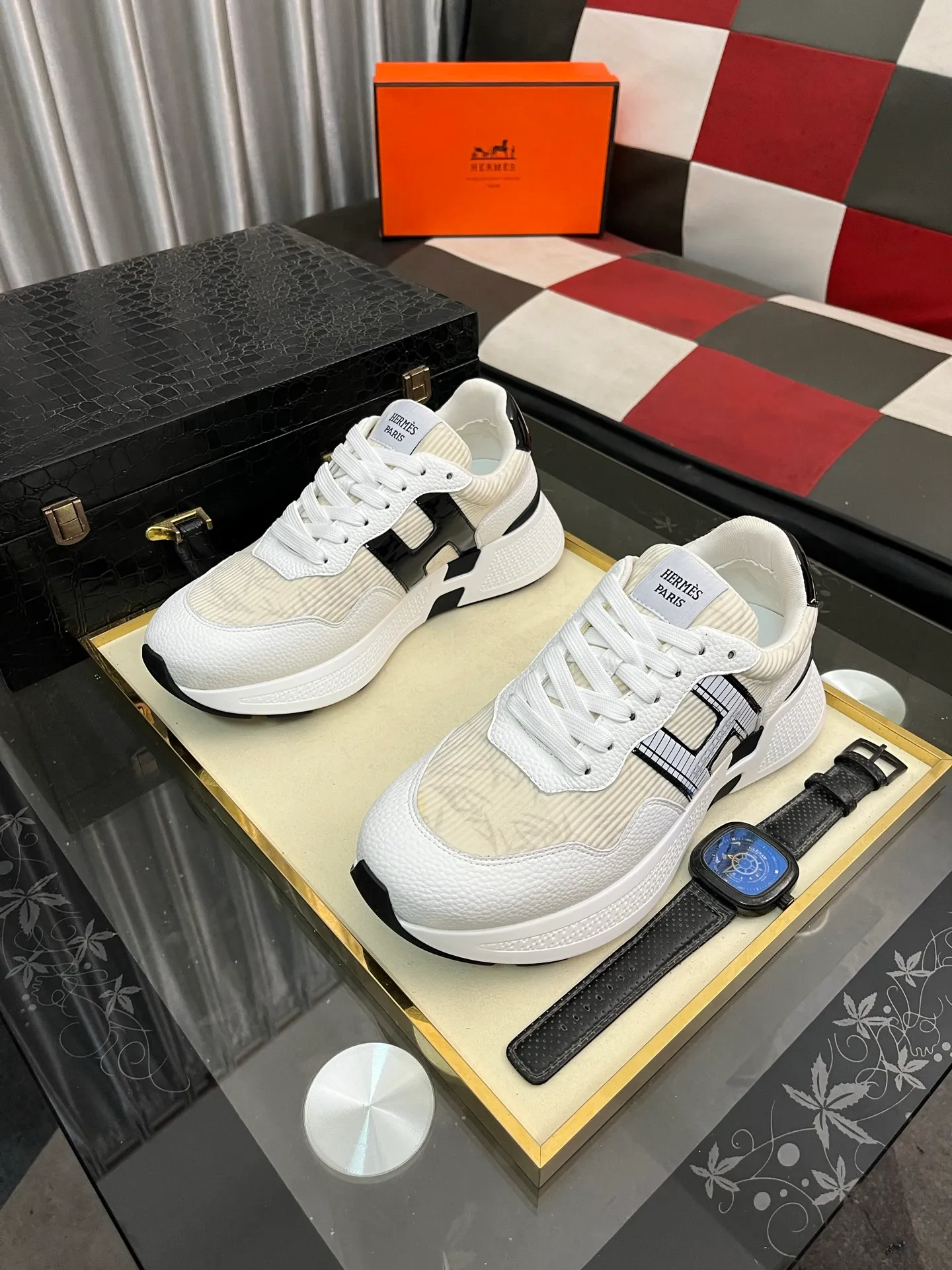 Men's shoes 💰540⌚️⌚️ HERMES/Hermès men's rest sneakers! -High-end quality original casual sports shoes -Upper: high nappa calfskin, forging technology, knitted fabric, shoe brand webbing, injection molded brand logo -Inner: foot pad; water-dyed cowhide -Outsole: ultra-light TPU·rubber; two-color molded outsole -Ultra-high quality control·fine workmanship: highlighted (high-end·luxury·grade) Size: 38-443️⃣Colors available